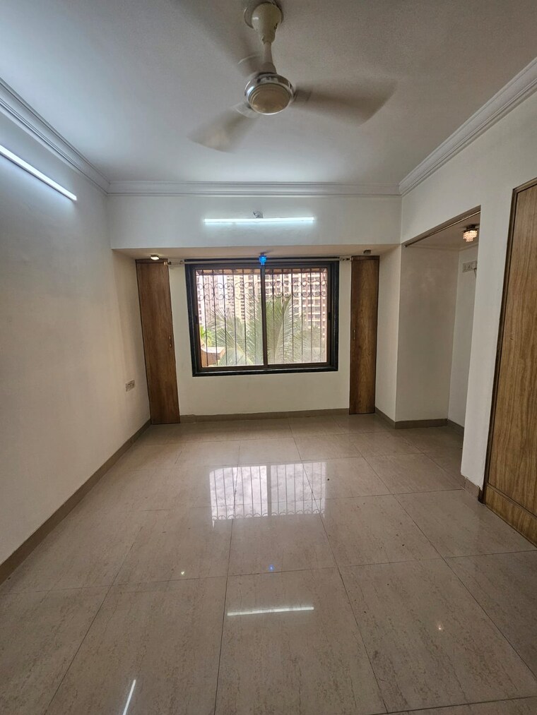 Room, regency-towers 3 Bedroom 1500 Sq.Ft. Apartment In Kavesar Thane 9526969