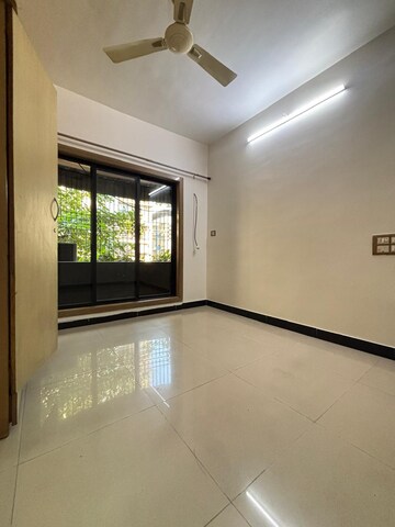 Room in 2 BHK Apartment at Seawoods Sector 50 – for Rent