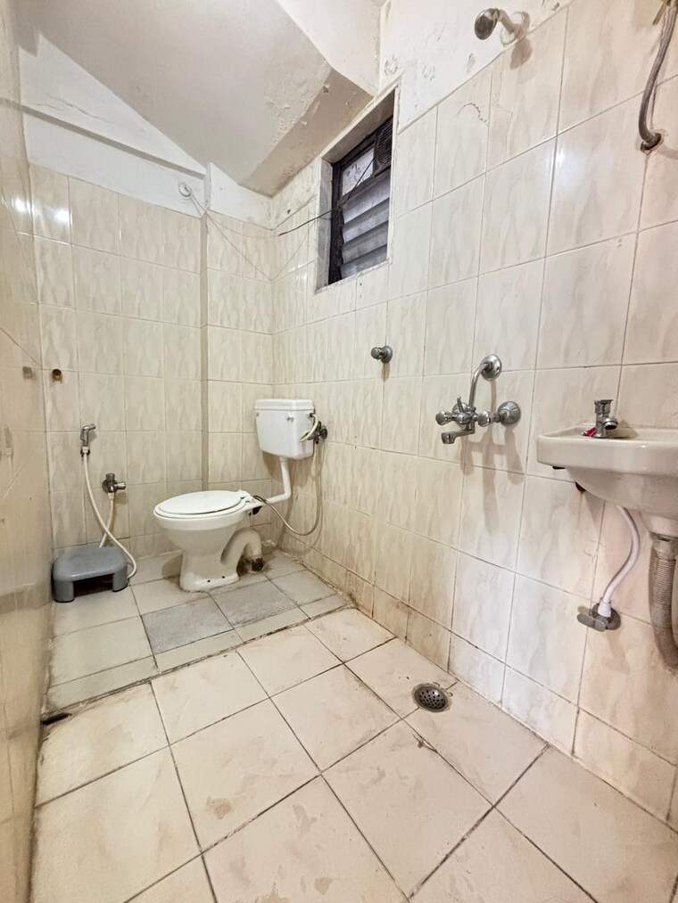 Bathroom, shelter-arcade 2 Bedroom 1220 Sq.Ft. Apartment In Seawoods Sector 42 Navi Mumbai 9526900