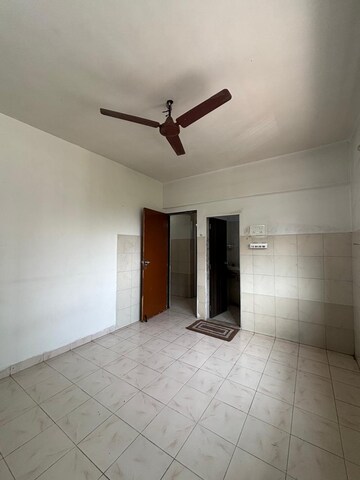 Room in 2 BHK Apartment at Shelter Arcade, Seawoods Sector 42 – for Rent