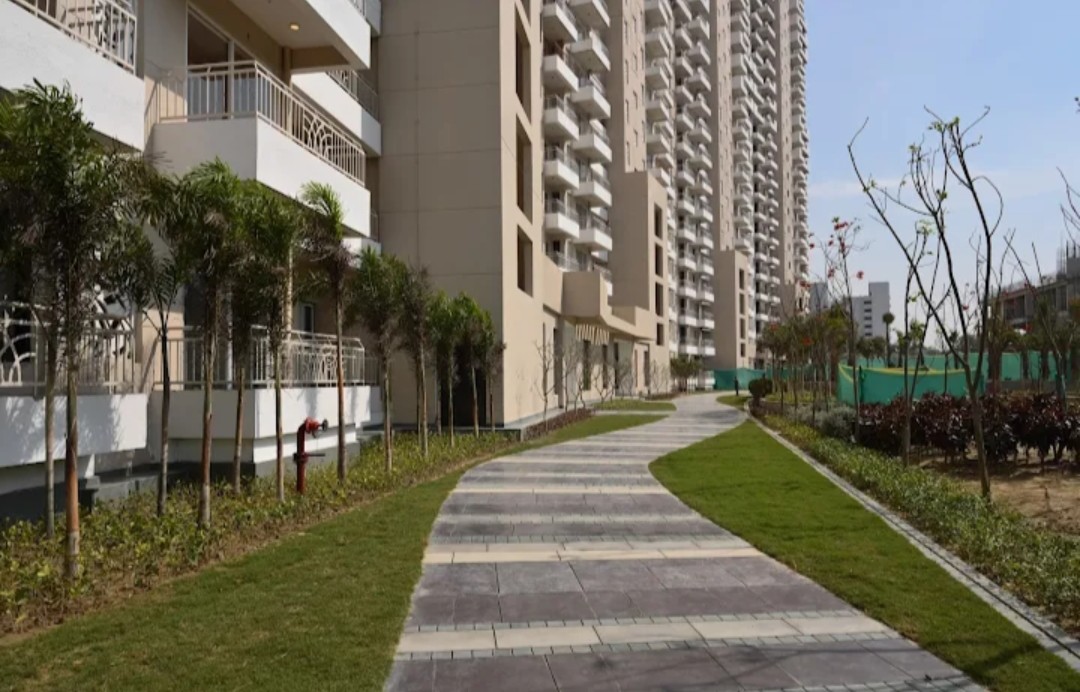 3 BHK + Servant Room Apartment For Sale in The Center Court