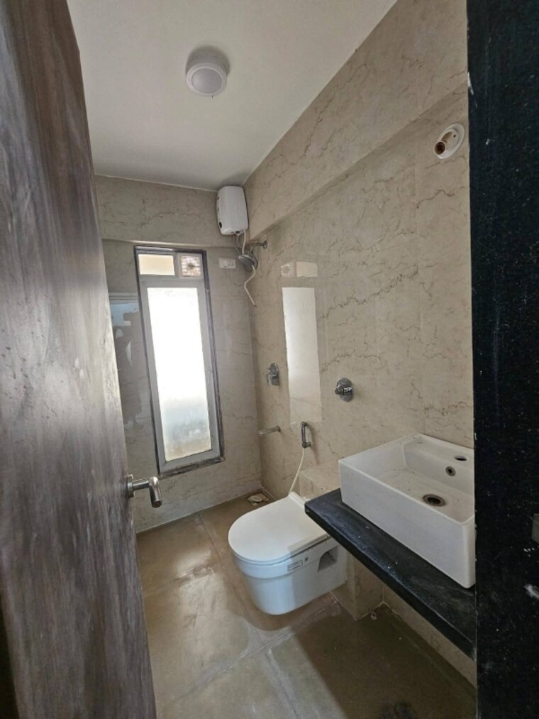 Bathroom, lnt-crescent-bay-t3 2 Bedroom 788 Sq.Ft. Apartment In Parel Mumbai 9398915