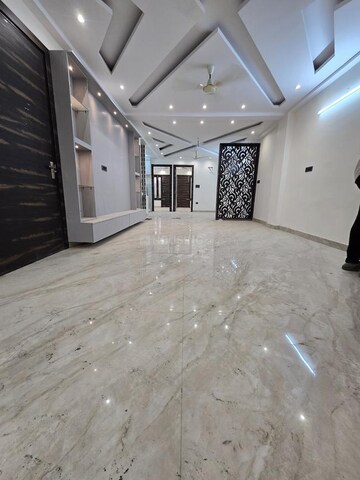  Shop – Exterior View View at Laxmi Nagar - for Rent