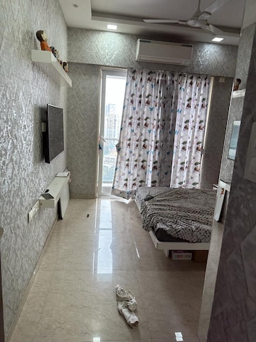 Bathroom in 4 BHK Apartment at JP Decks, Goregaon East – for Rent