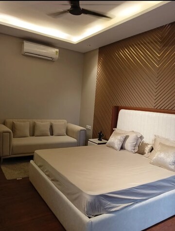 Living Room in 3.5 BHK Builder Floor at Navraj The Antalyas, Sector 37d – for Sale