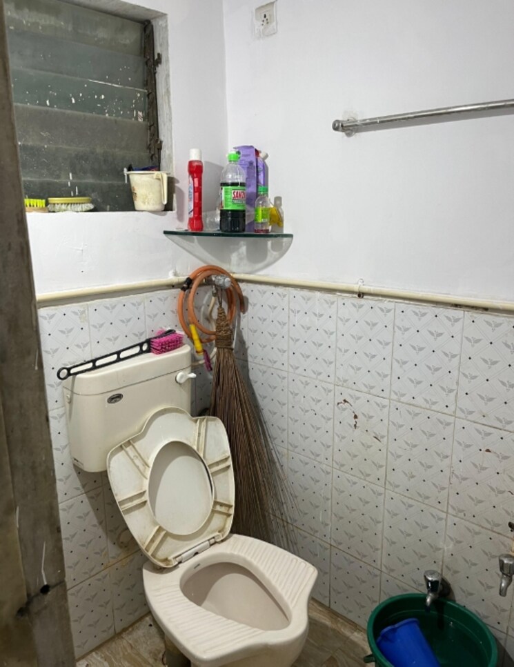 Bathroom, vaibhav-apartment-prabhadevi 1 RK 250 Sq.Ft. Apartment In Prabhadevi Mumbai 9527036