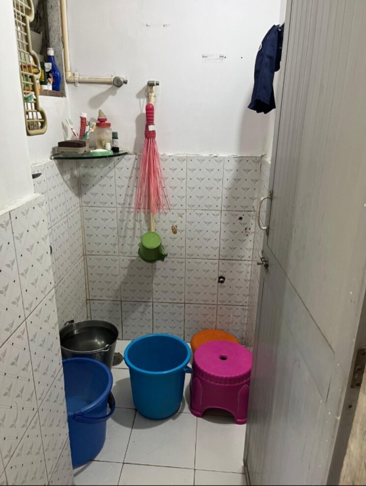 Bathroom, vaibhav-apartment-prabhadevi 1 RK 250 Sq.Ft. Apartment In Prabhadevi Mumbai 9527036