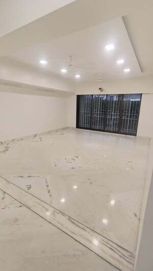 Team Area in 3 BHK Apartment at Url 46 Juhu, Juhu – for Rent