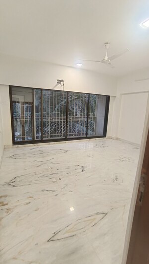 Room in 3 BHK Apartment at Url 46 Juhu, Juhu – for Rent