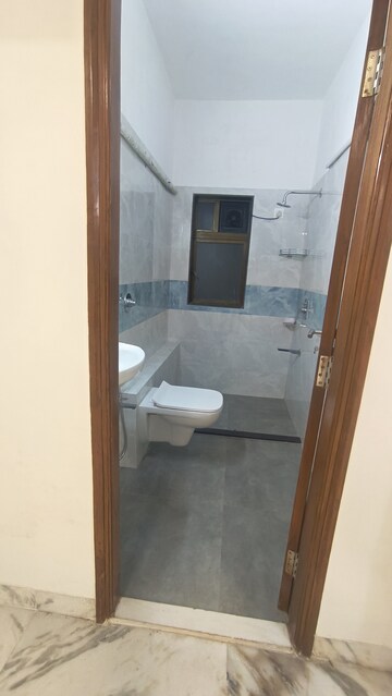 Bathroom in 3.5 BHK Apartment at Url 46 Juhu, Juhu – for Rent