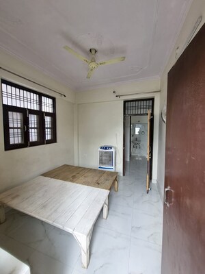 Room in 2 BHK Builder Floor at Hazratganj – for Rent