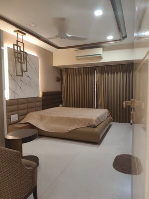 Living Room in 4 BHK Apartment at West View Vile Parle West, Vile Parle West – for Rent