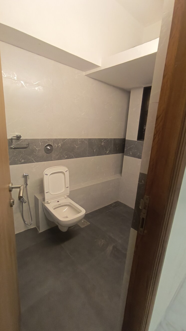 Bathroom, amal-sanskar 3 Bedroom 1514 Sq.Ft. Apartment In Juhu Mumbai 9527086