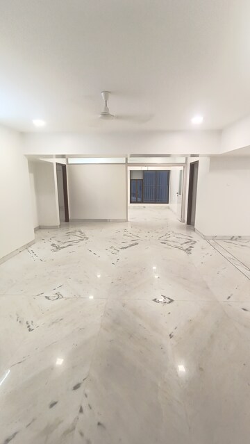 Room in 4 BHK Apartment at Amal Mangal Meeth CHS, Juhu – for Rent