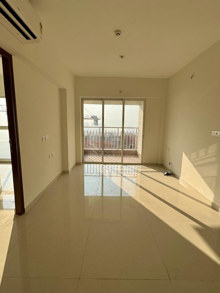 Room, lodha-amara 3 Bedroom 958 Sq.Ft. Apartment In Kolshet Road Thane 9527100