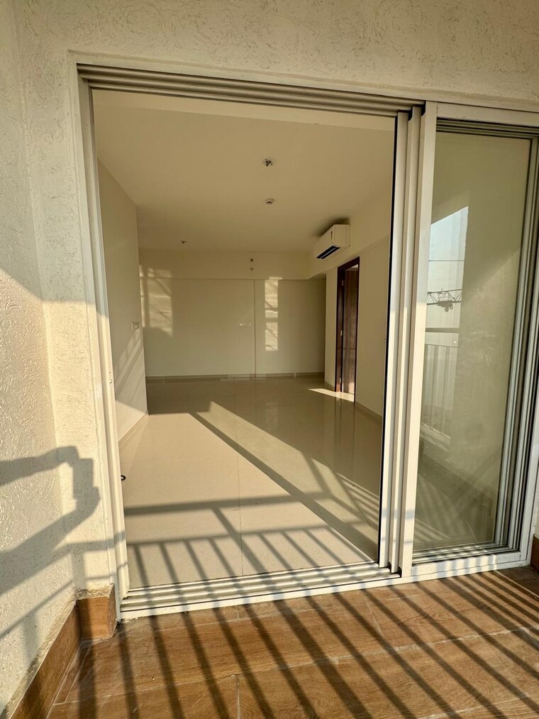 Balcony, lodha-amara 3 Bedroom 958 Sq.Ft. Apartment In Kolshet Road Thane 9527100