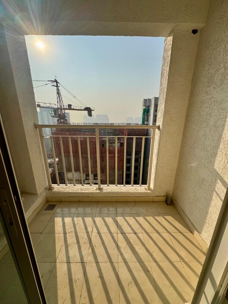 Balcony, lodha-amara 3 Bedroom 958 Sq.Ft. Apartment In Kolshet Road Thane 9527100