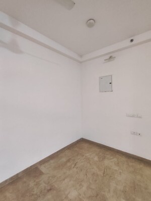 Room in 2.5 BHK Apartment at Hiranandani Eagleridge Wing B, Thane West – for Sale