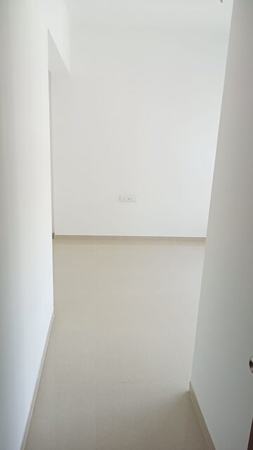 Room in 2 BHK Apartment at Kalpataru Immensa, Kolshet Road – for Sale