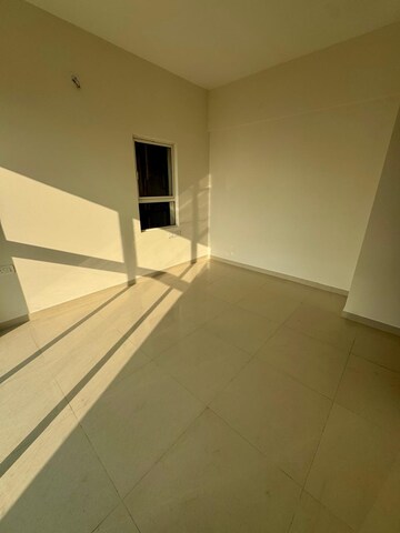 Room in 3 BHK Apartment at Lodha Amara Tower 49 and 50, Kolshet Road – for Sale