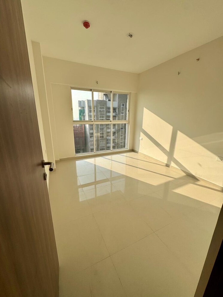 Room, lodha-amara-tower-49-and-50 3 Bedroom 958 Sq.Ft. Apartment In Kolshet Road Thane 9527105