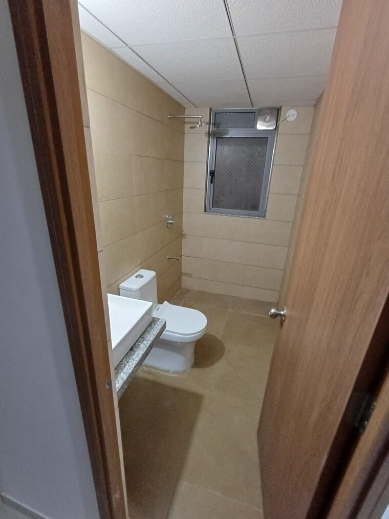 Bathroom, kalpataru-immensa 2 Bedroom 637 Sq.Ft. Apartment In Kolshet Road Thane 9527112