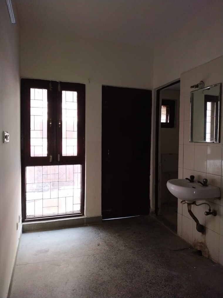 Room, jasola vihar 1 Bedroom 516 Sq.Ft. Apartment In Jasola Vihar Delhi 9527135