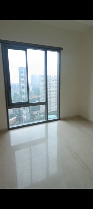 Room in 2 BHK Apartment at Piramal Mahalaxmi, Mahalaxmi – for Rent