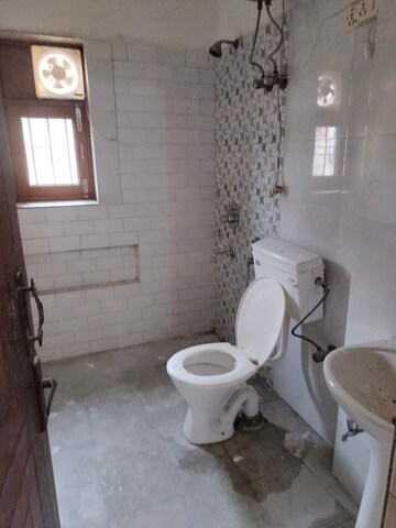 Bathroom in 2 BHK Apartment at Sarita Vihar Pocket-J RWA, Sarita Vihar – for Rent