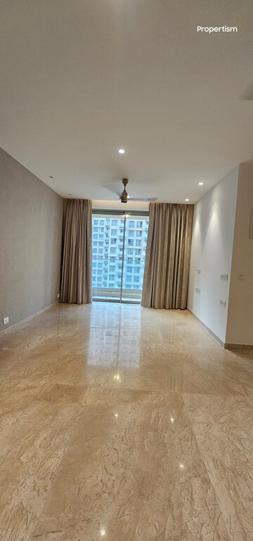 Room in 2 BHK Apartment at Hiranandani Castle Rock, Powai – for Rent