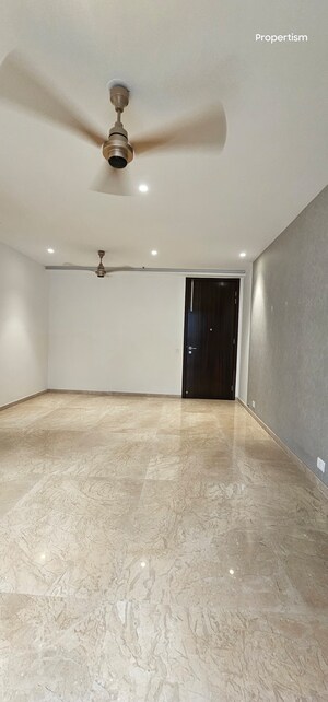 Furnished Amenities in 2 BHK Apartment at Hiranandani Castle Rock, Powai – for Rent