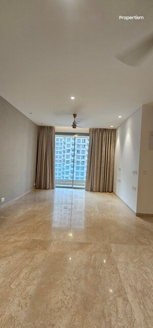 Room in 2 BHK Apartment at Hiranandani Castle Rock, Powai – for Rent