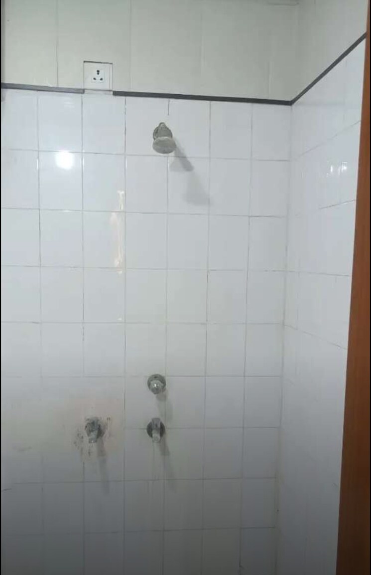 Bathroom, hazratganj 1 Bedroom 380 Sq.Ft. Apartment In Hazratganj Lucknow 9527141