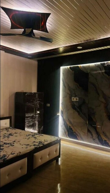 Bedroom in 1 BHK Apartment at Hazratganj – for Rent