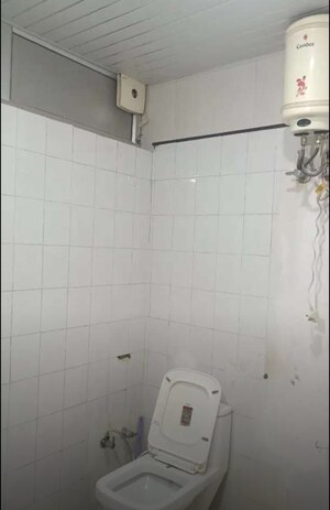 Bathroom in 1 BHK Apartment at Hazratganj – for Rent