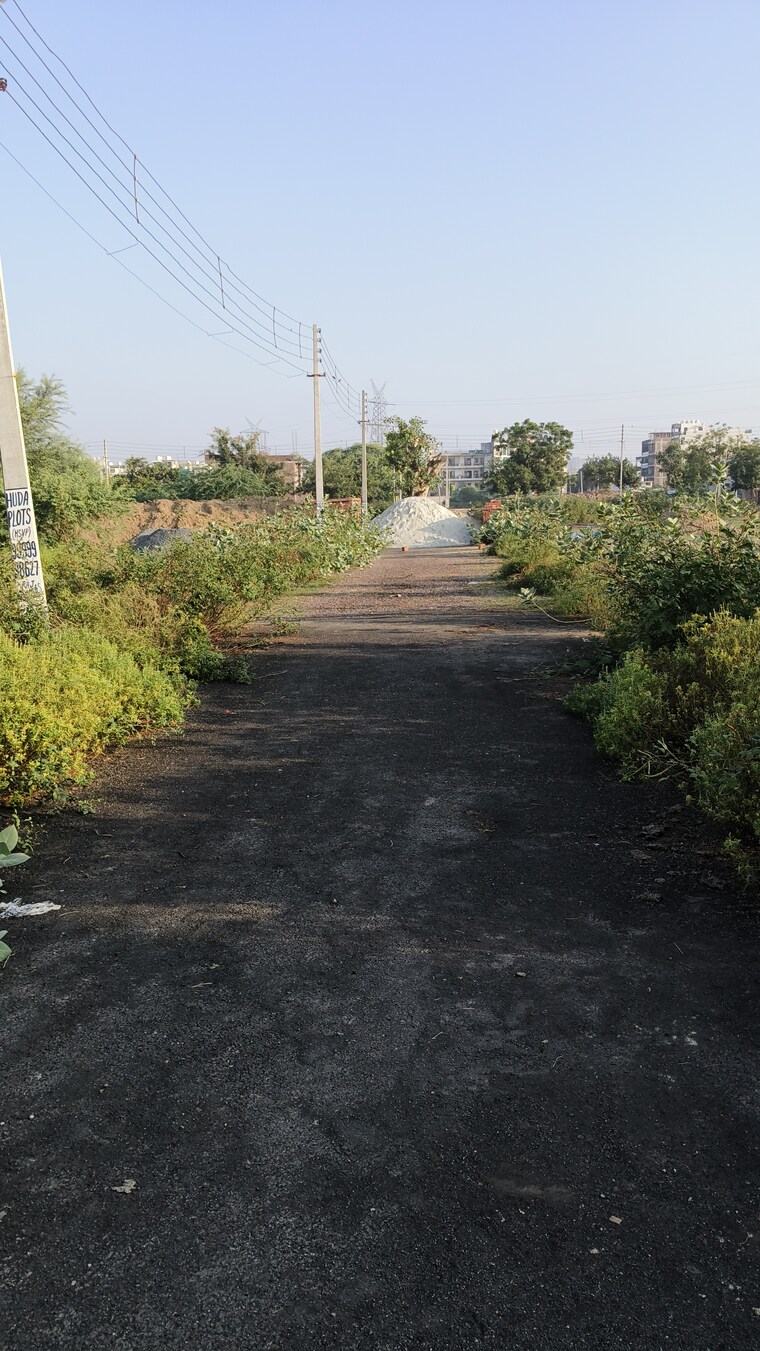 Garden, bptp-parkland  108 Sq.Yd. Plot In Sector 75 Faridabad 9527146