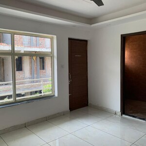 Room in 1 BHK Builder Floor at Sector 9 – for Rent