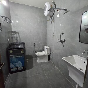 Bathroom in 1 BHK Builder Floor at Sector 9 – for Rent