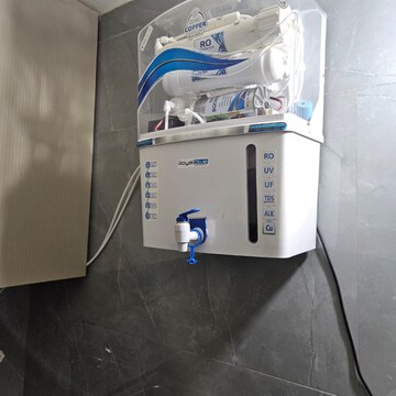 Furnished Amenities in 1 BHK Builder Floor at Sector 9 – for Rent