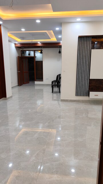 Room in 3.5 BHK Builder Floor at Palam Vihar Residents Association, Palam Vihar – for Rent
