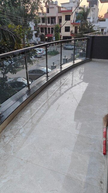Balcony in 3.5 BHK Builder Floor at Palam Vihar Residents Association, Palam Vihar – for Rent