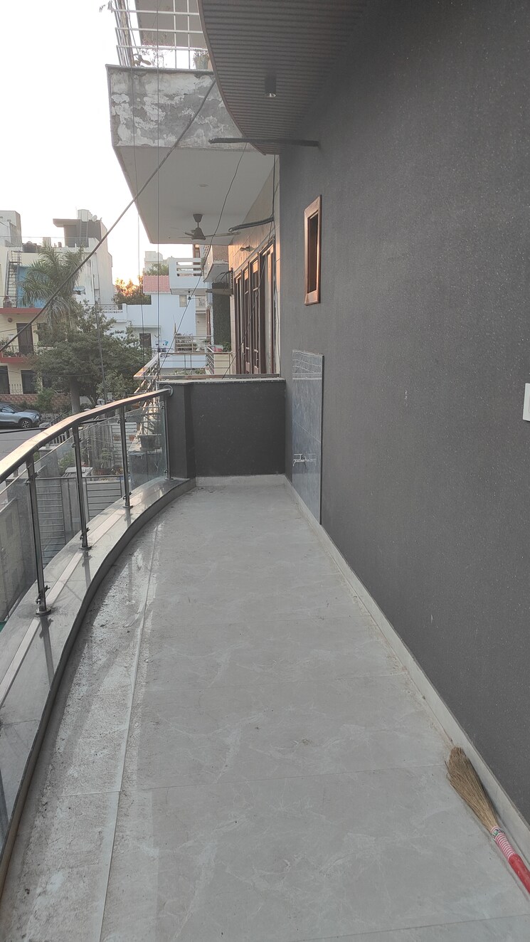 Balcony, palam-vihar-residents-association 3.5 Bedroom 2000 Sq.Ft. Builder Floor In Palam Vihar Gurgaon 9527171