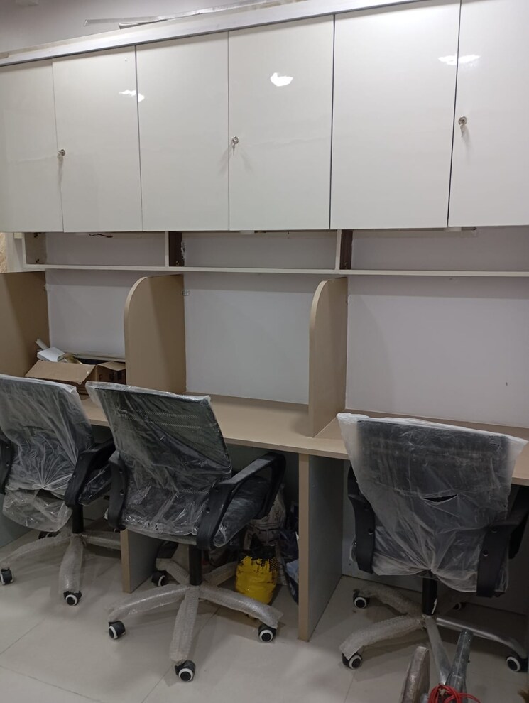 Team Area, business-arcade Commercial Office Space 2000 Sq.Ft. In Dadar West Mumbai 9527178