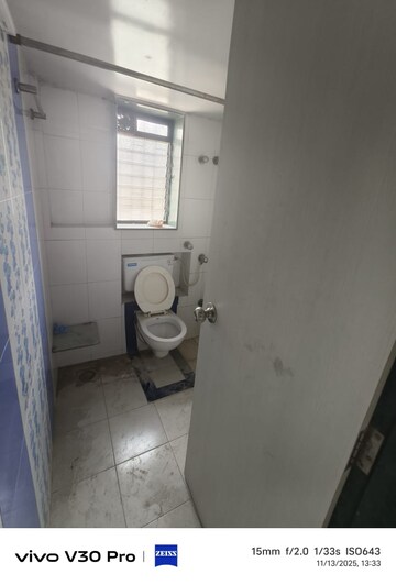 Master Bedroom in 3 BHK Apartment at Om Paras, Vile Parle East – for Rent