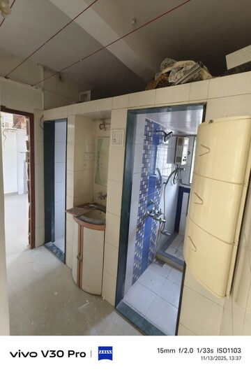 Team Area in 3 BHK Apartment at Om Paras, Vile Parle East – for Rent