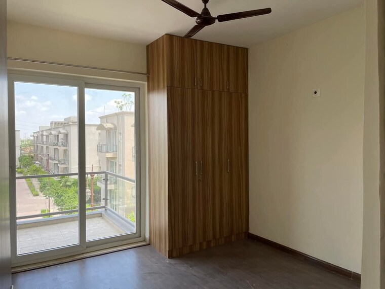 Room, bptp-amstoria 3 Bedroom 2229 Sq.Ft. Builder Floor In Sector 102 Gurgaon 9527207