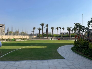 3 BHK Builder Floor – Garden View at BPTP Amstoria, Sector 102 - for Rent