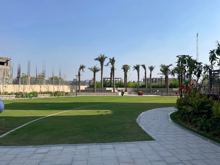 Garden, bptp-amstoria 3 Bedroom 2229 Sq.Ft. Builder Floor In Sector 102 Gurgaon 9527207