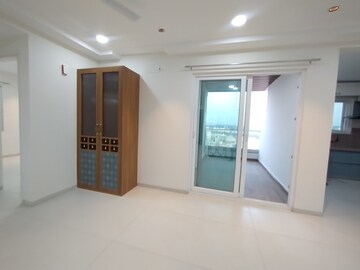 Room in 3 BHK Apartment at Jayabheri The Nirvana, Gopanpally – for Rent