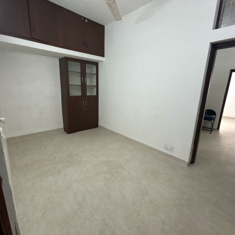 Room, south extension i 2 Bedroom 900 Sq.Ft. Builder Floor In South Extension I Delhi 9527211